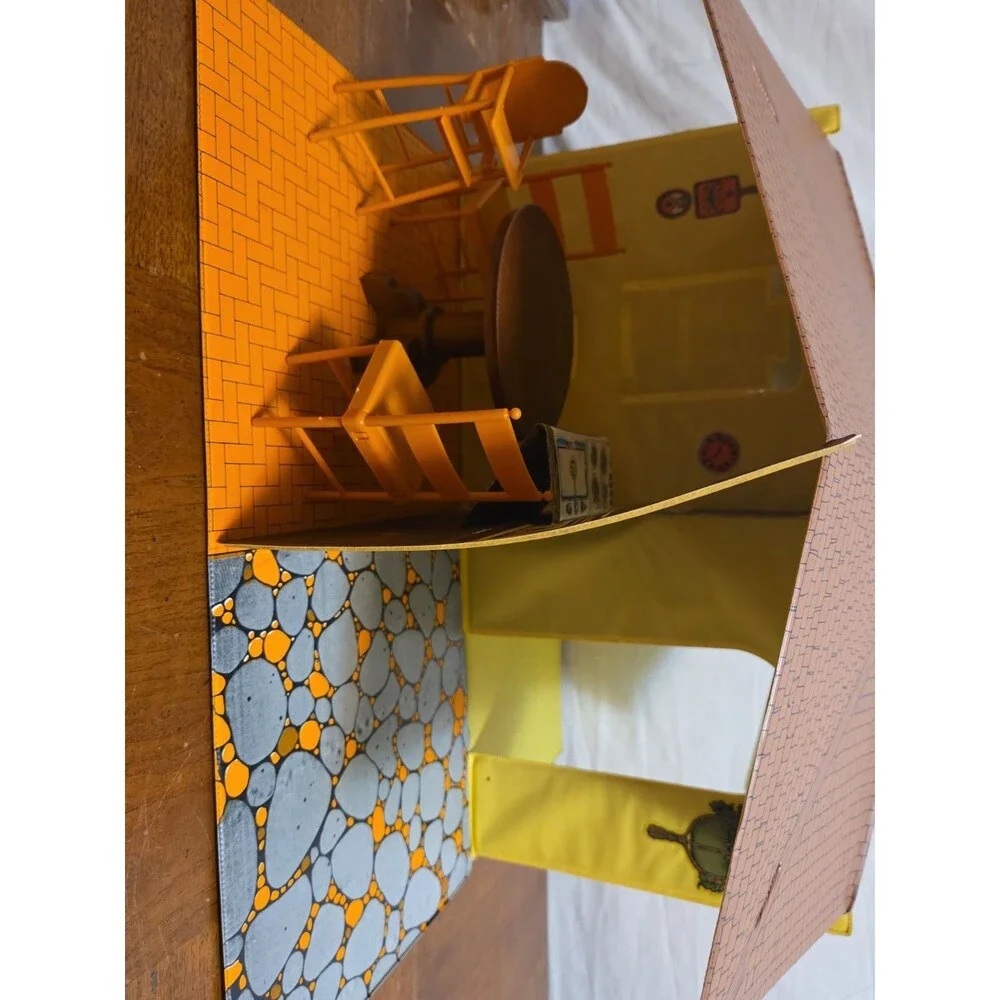 Mattel Sunshine Family Dollhouse With Living Room Kitchen Furniture 1970s Vntg
